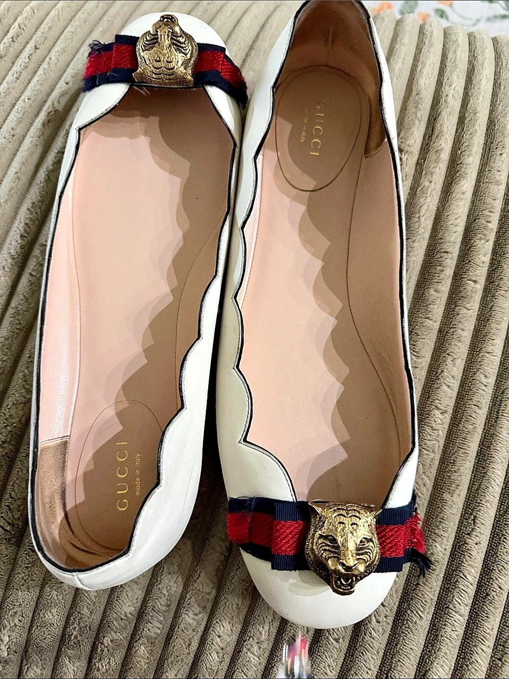 Gucci White Leather Tiger Head Ballet Flats